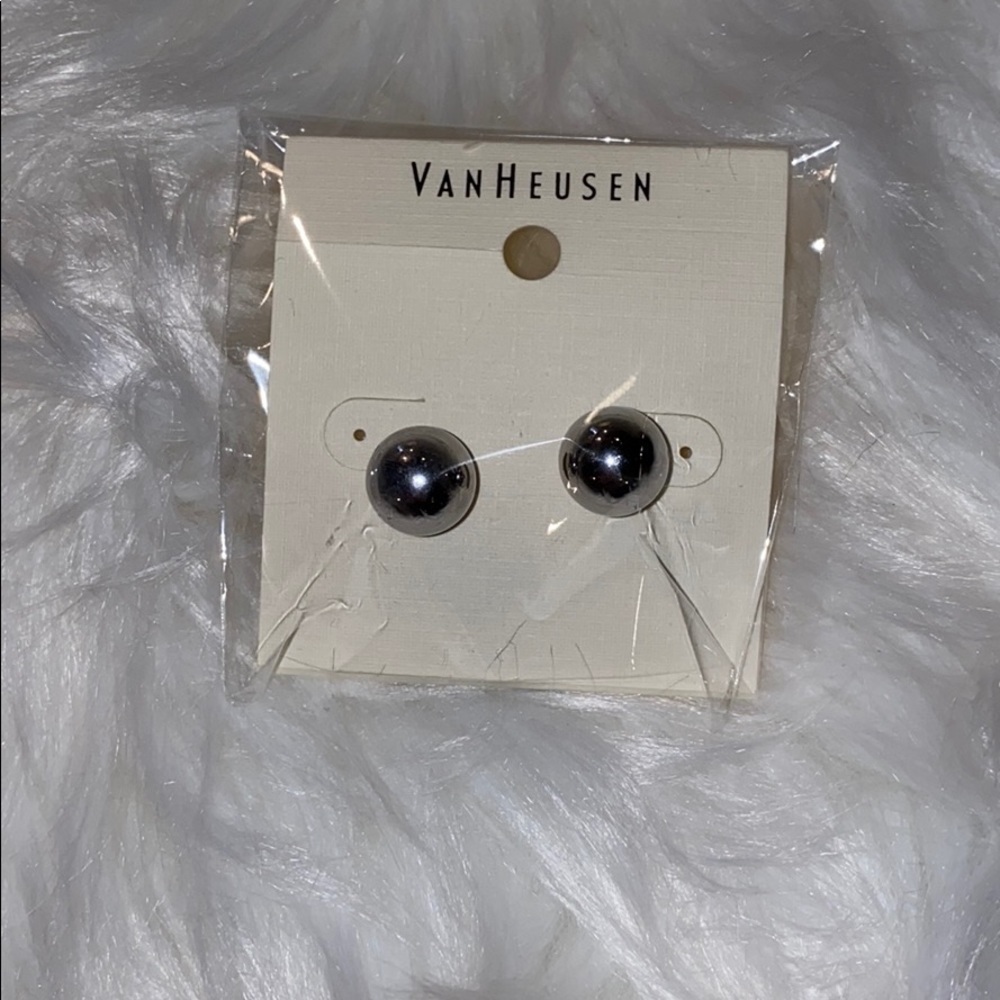 NWT Van Heusen Earrings